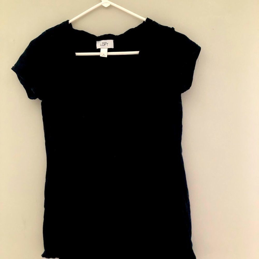Loft size M Black T-shirt great material